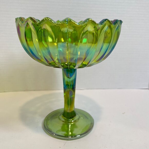Green Carnival Glass Compote Dish With Swirled Stem Design & Scalloped Edge Vint - Picture 4 of 8